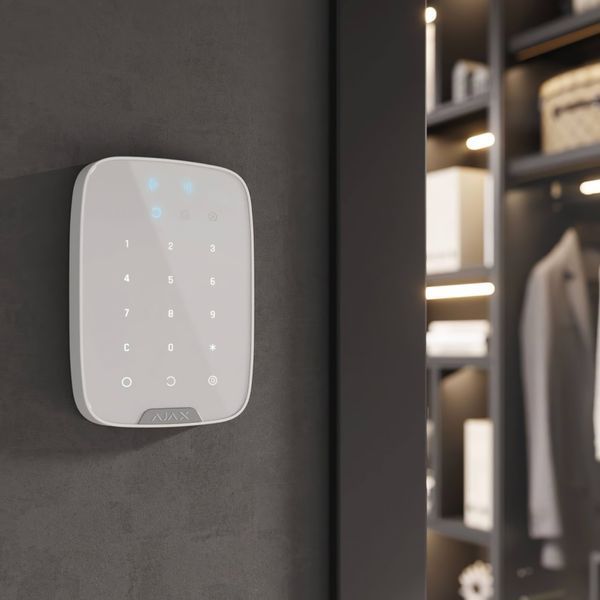 Беспроводная сенсорная клавиатура Ajax Keypad Plus белая 23070 фото