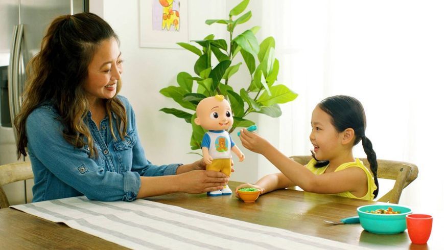 Пупс CoComelon Roto Plush Джей Джей зі звуком(CMW0058) CMW0058 фото