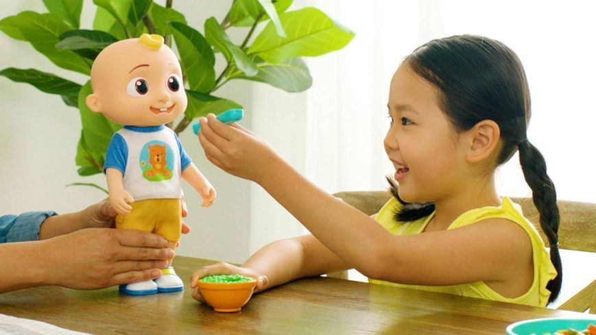 Пупс CoComelon Roto Plush Джей Джей зі звуком(CMW0058) CMW0058 фото