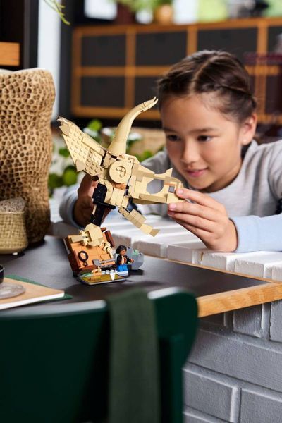 Конструктор LEGO Jurassic World Окаменелости динозавров: череп трицератопса 468 деталей (76969) 76969 фото