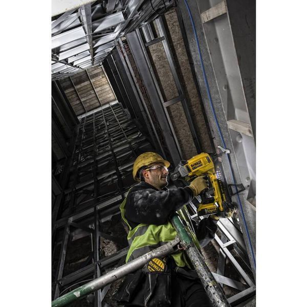 Пистолет гвоздозабивной по бетону аккумуляторный бесщеточный DeWALT DCN890N DCN890N фото