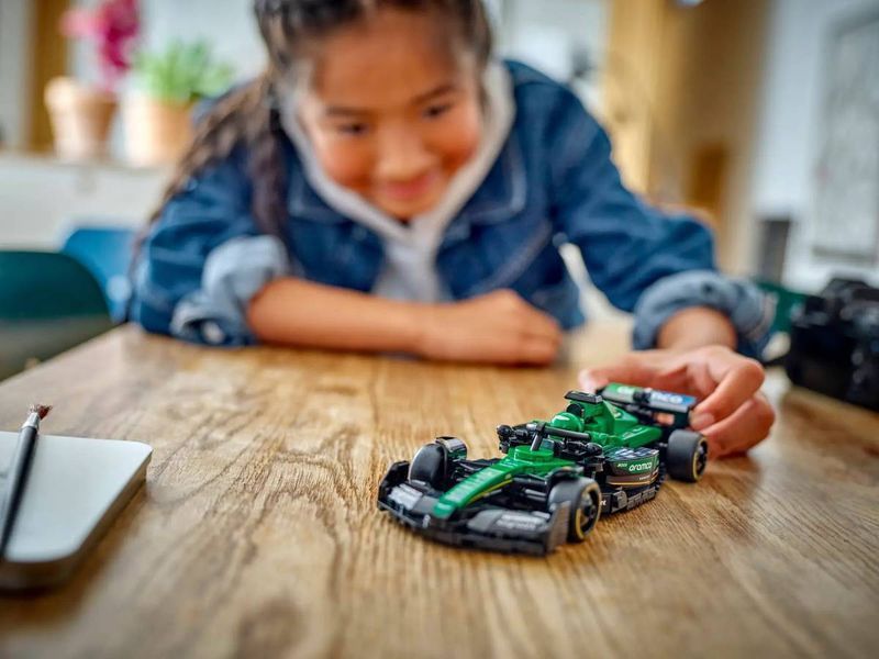 Конструктор LEGO Speed ​​Champions Автомобиль для гонки Aston Martin Aramco F1 AMR24 269 деталей (77245) 77245 фото