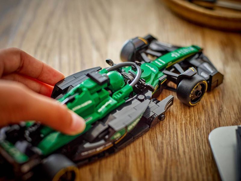 Конструктор LEGO Speed ​​Champions Автомобиль для гонки Aston Martin Aramco F1 AMR24 269 деталей (77245) 77245 фото