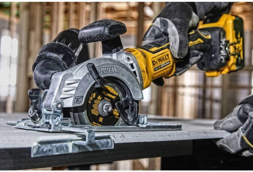 Пила дискова акумуляторна безщіткова DeWALT DCS571N DCS571N фото