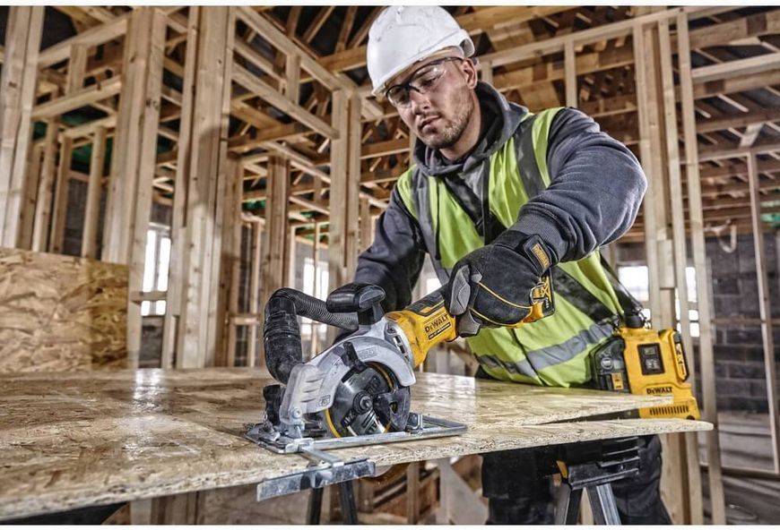 Пила дискова акумуляторна безщіткова DeWALT DCS571N DCS571N фото