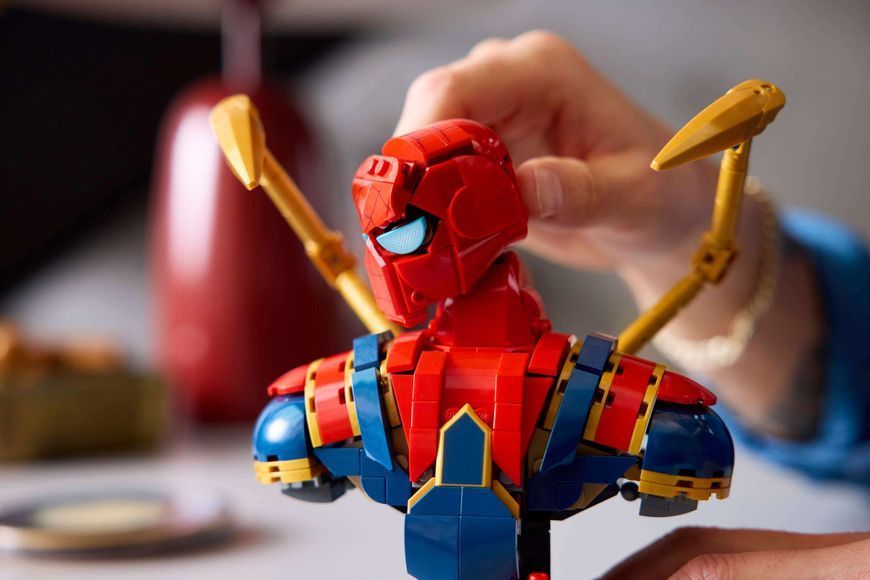 Конструктор LEGO Super Heroes Погруддя Залізної Людини-Павука 76326 фото