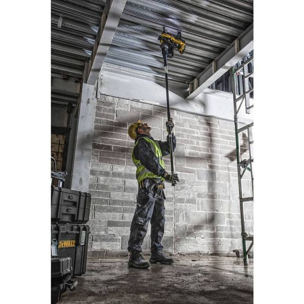 Разное DeWALT DCN890P2 Аккумуляторный гвоздозабиватель, 18В, 5 Ач DCN890P2 фото