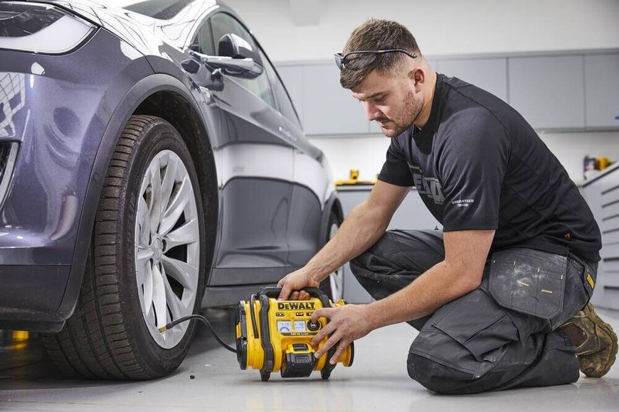 Компресор повітряний акумуляторний DeWALT DCC018N DCC018N фото