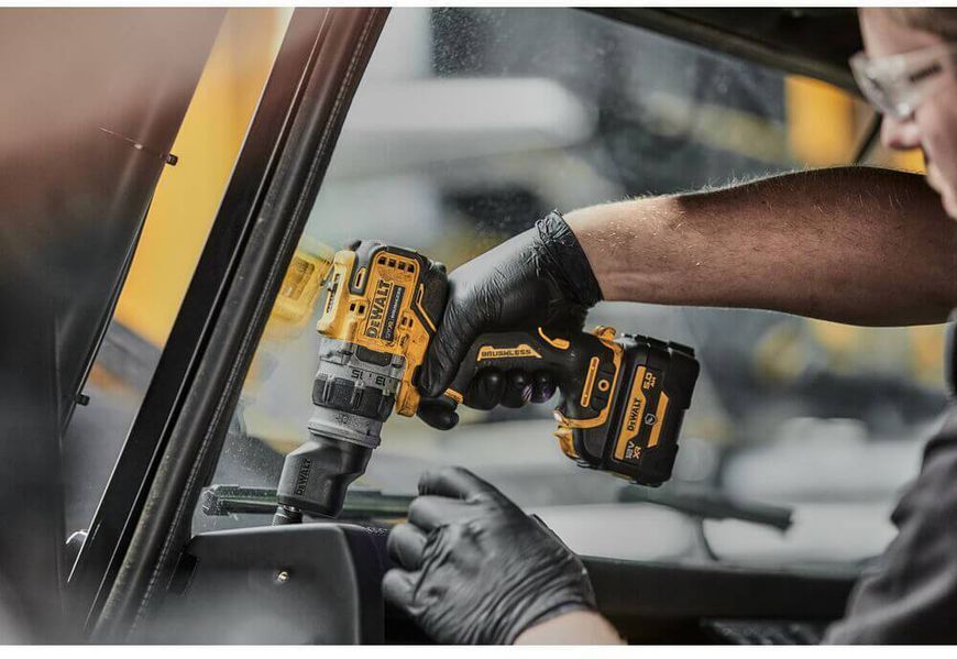Дрель-шуруповерт аккумуляторная бесщеточная со сменными насадками DeWALT DCD703NT DCD703NT фото