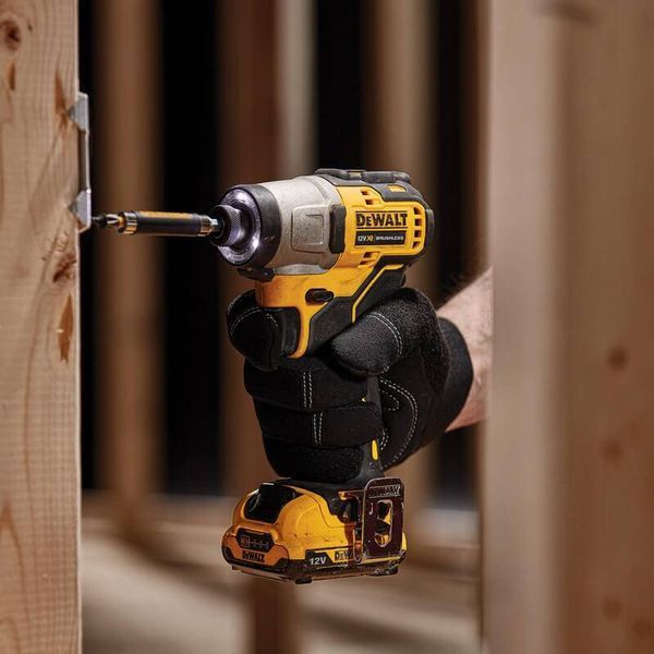 Набір з двох інструментів безщіткових DeWALT DCK2110L2T DCK2110L2T фото