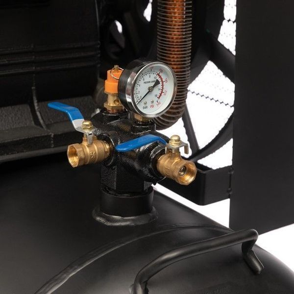 Компресор, 300 л, 11,0 кВт, 380 В, 10 атм, 1600 л/хв, 3 циліндри INTERTOOL PT-0050 PT-0050 фото