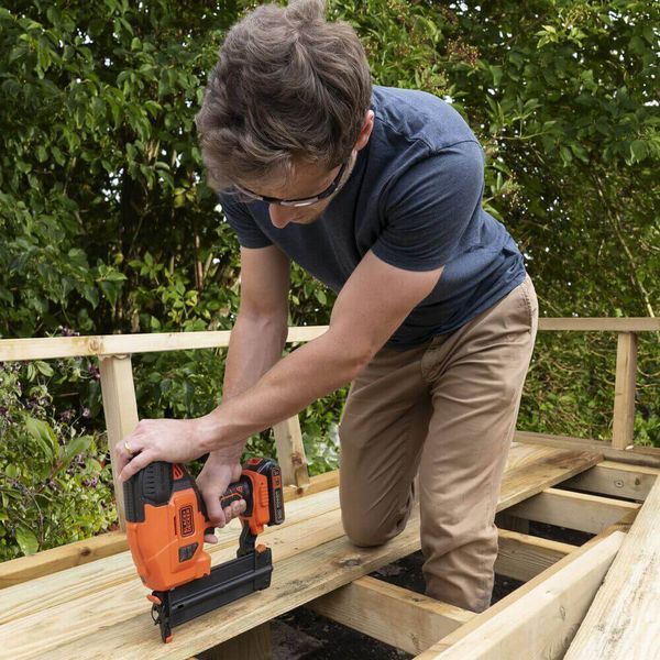 Пістолет цвяхозабивний BLACK+DECKER BCNG01N BCNG01N фото