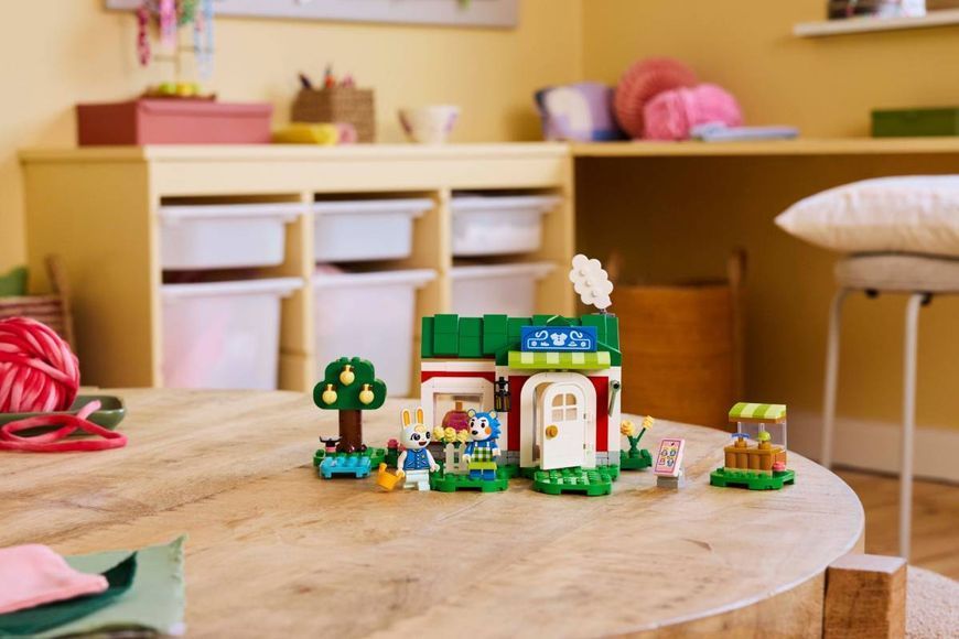 Конструктор LEGO Animal Crossing Магазин одежды, принадлежащий Able Sisters 77055 фото