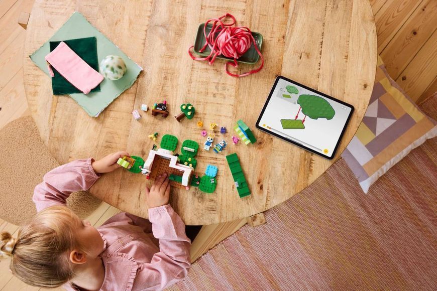 Конструктор LEGO Animal Crossing Магазин одежды, принадлежащий Able Sisters 77055 фото