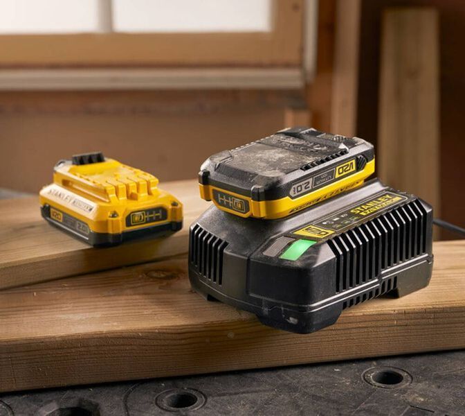 Зарядний пристрій та 2 акумулятора 18В STANLEY FATMAX SFMCB12D2 SFMCB12D2 фото