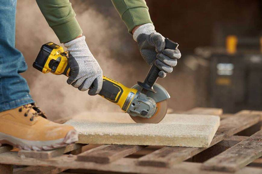Шлифмашина угловая аккумуляторная бесщеточная STANLEY FATMAX SFMCG700M2K SFMCG700M2K фото
