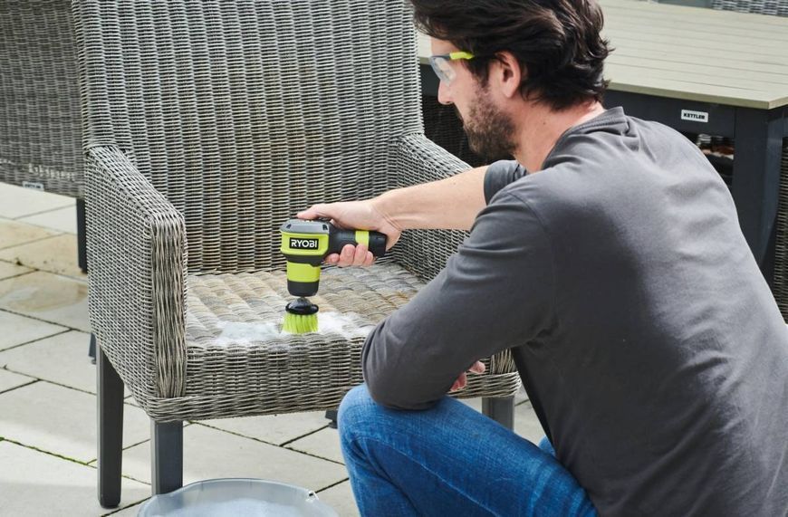 Щетка Ryobi RSCR4-120G аккумуляторная 4В USB Lithium, акб 1х2Ач (5133006183) 5133006183 фото