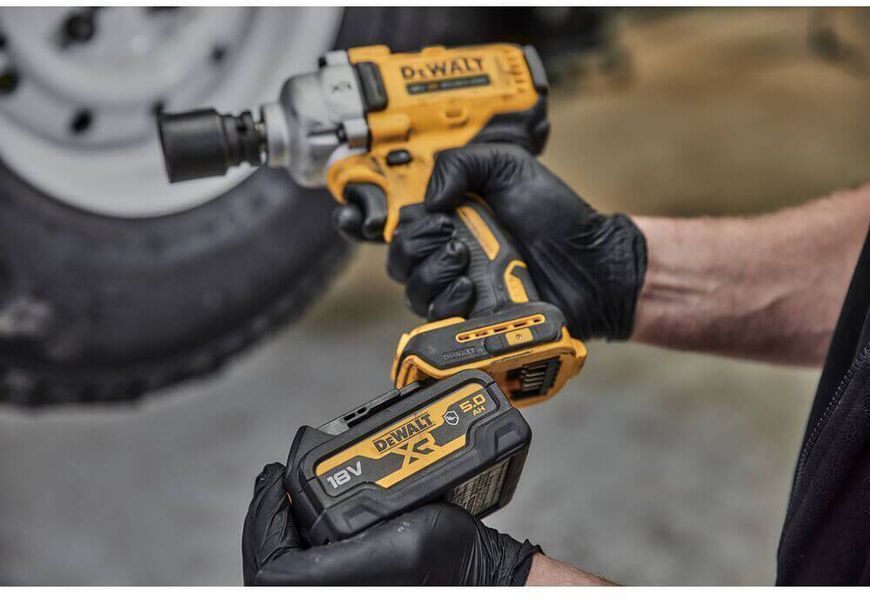 Гайковерт ударний акумуляторний безщітковий DeWALT DCF891N DCF891N фото