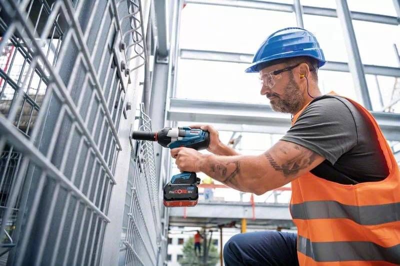 Гайковерт ударный Bosch GDS 18V-1000 (06019J8300) 0.601.9J8.300 фото
