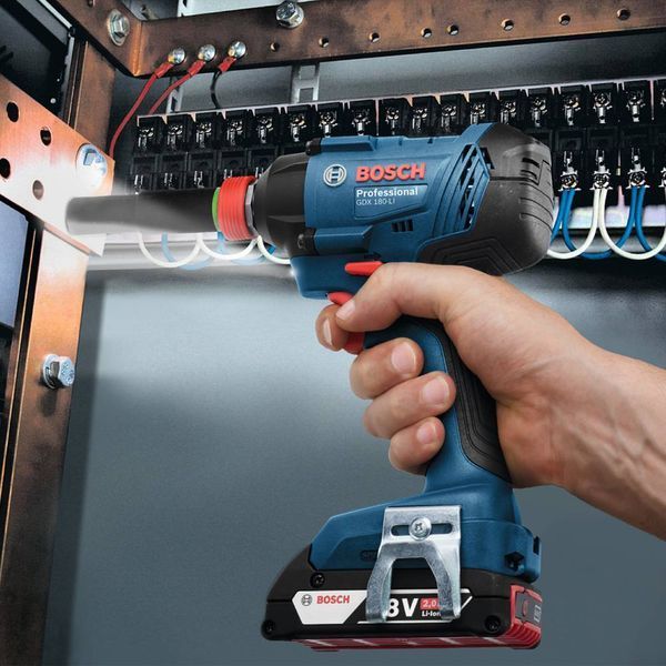 Гайковерт ударний Bosch GDX 180-Li, акумулятор, 2х18 В, 180 Нм, M6-M14, 1.1кг, кейс (06019G5223) 0.601.9G5.223 фото