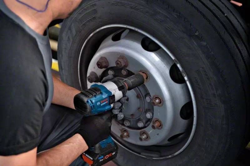 Гайковерт ударный Bosch GDS 18V-1050 H (06019J8522) 0.601.9J8.522 фото