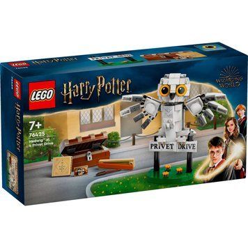 Конструктор LEGO Harry Potter Хедвига на Тисовой улице, 4 337 деталей (76425) 76425 фото