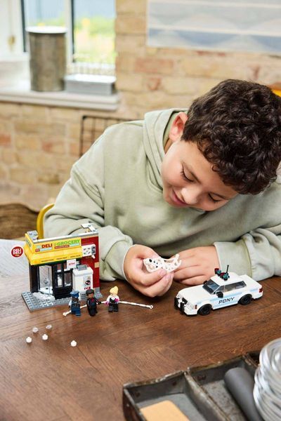 Конструктор детский LEGO Вселенная-паук: Майлз Моралес против Пятна (76311) 76311 фото