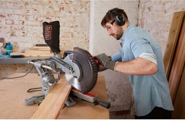 Торцовочная пилка Black&Decker BES710, 2100 Вт BES710 фото