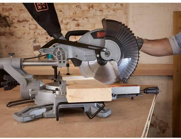 Торцовочная пилка Black&Decker BES710, 2100 Вт BES710 фото
