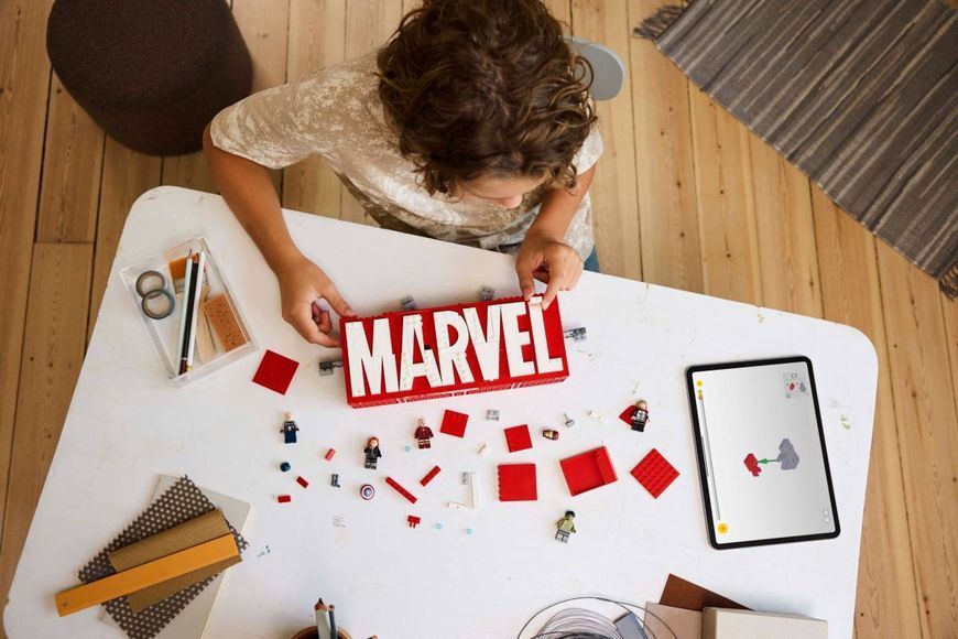 Конструктор LEGO Super Heroes Marvel Логотип и мини фигурки MARVEL 931 элемент (76313) 76313 фото