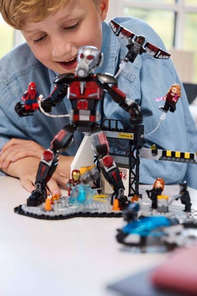 Конструктор LEGO Super Heroes Marvel Первый мститель: Противостояние Приключенческая битва 736 элементов (76314) 76314 фото
