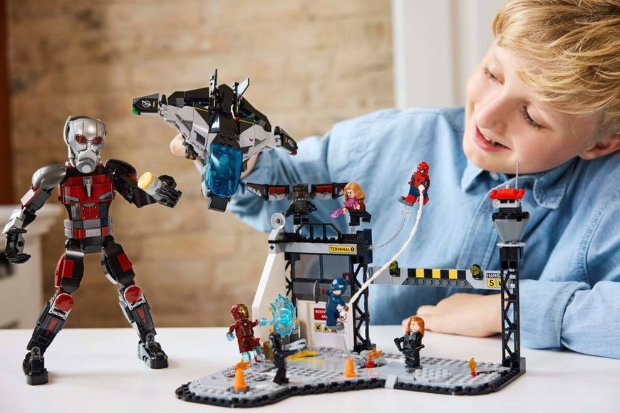 Конструктор LEGO Super Heroes Marvel Первый мститель: Противостояние Приключенческая битва 736 элементов (76314) 76314 фото