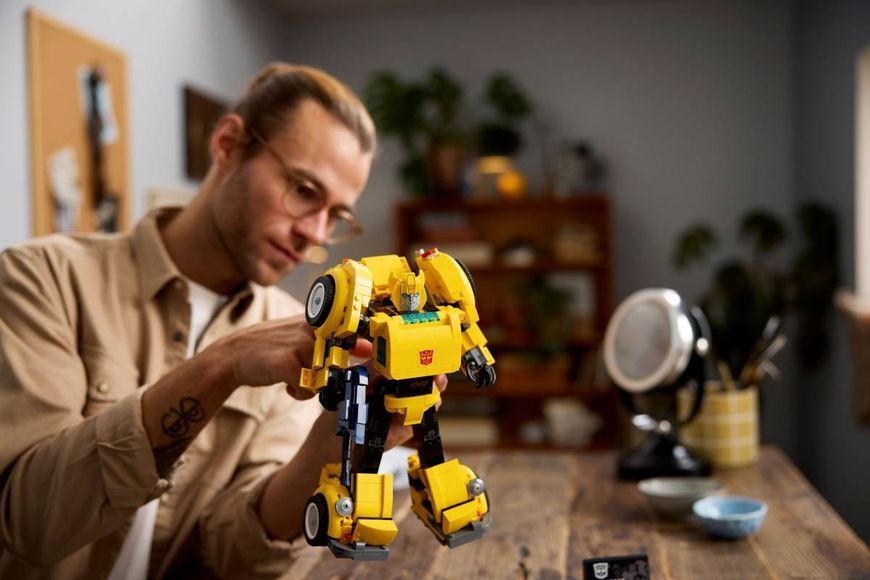 Конструктор LEGO 10338 Icons Трансформеры. Бамблби 10338 фото