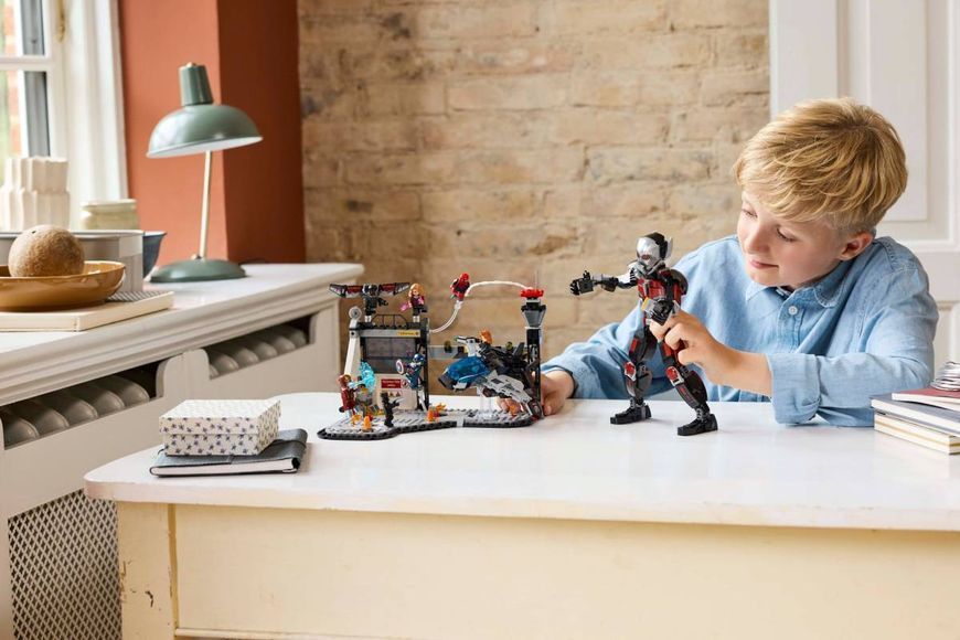 Конструктор LEGO Super Heroes Marvel Первый мститель: Противостояние Приключенческая битва 736 элементов (76314) 76314 фото