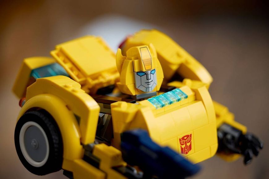 Конструктор LEGO 10338 Icons Трансформеры. Бамблби 10338 фото