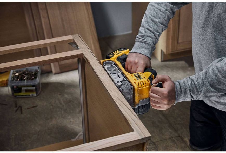 Шліфмашина стрічкова акумуляторна безщіткова DeWALT DCW220P2 DCW220P2 фото