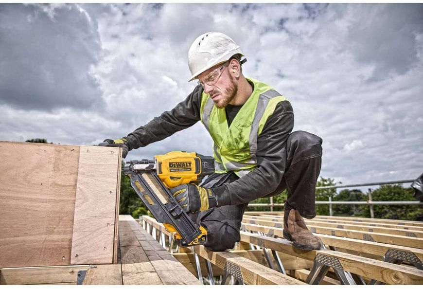 Пистолет гвоздозабивной бесщеточный аккумуляторный DeWALT DCN930N DCN930N фото