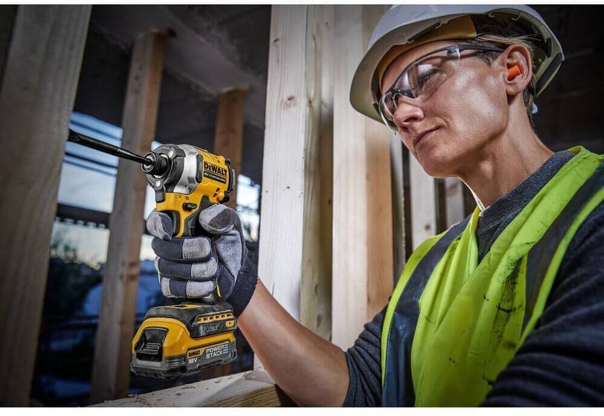 Шуруповерт ударный аккумуляторный бесщеточный DeWALT DCF850E1T DCF850E1T фото