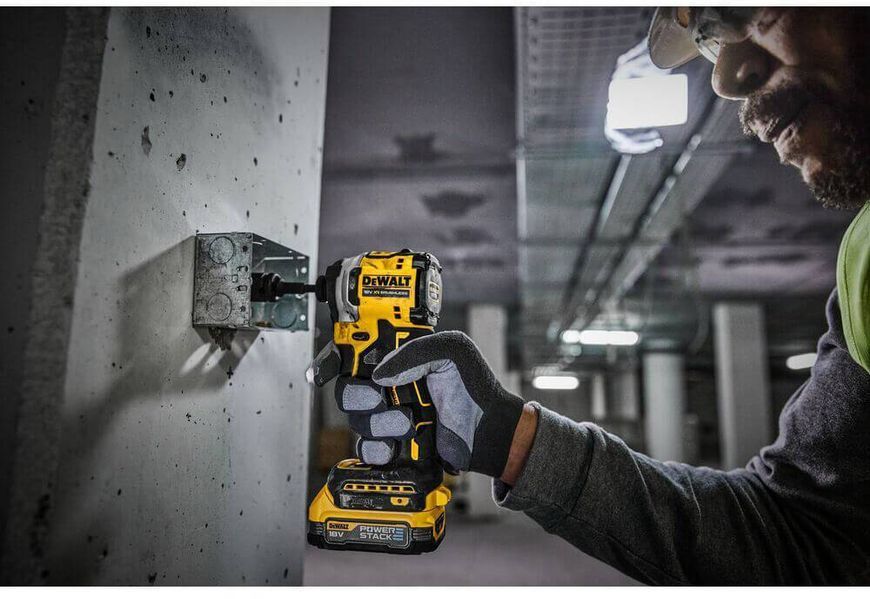 Шуруповерт ударный аккумуляторный бесщеточный DeWALT DCF850E1T DCF850E1T фото