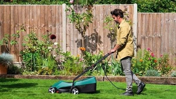 Газонокосарка Bosch UniversalRotak 0.600.8A6.401 фото