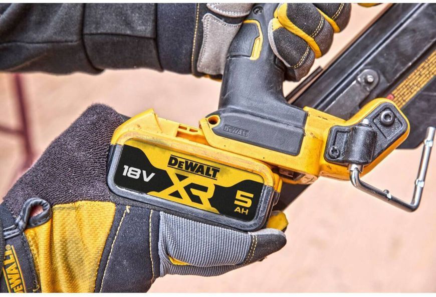 Пістолет цвяхозабивний акумуляторний безщітковий DeWALT DCN930P2 DCN930P2 фото