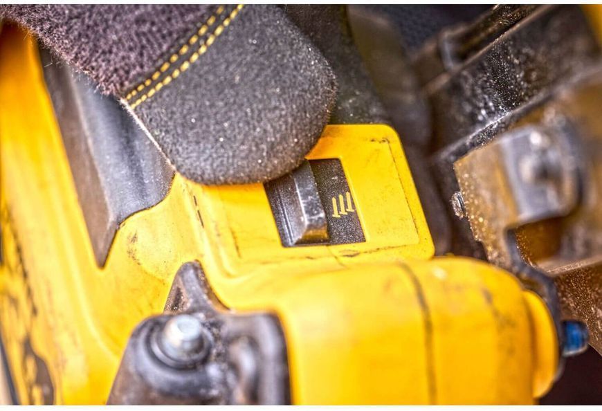 Пістолет цвяхозабивний акумуляторний безщітковий DeWALT DCN930P2 DCN930P2 фото