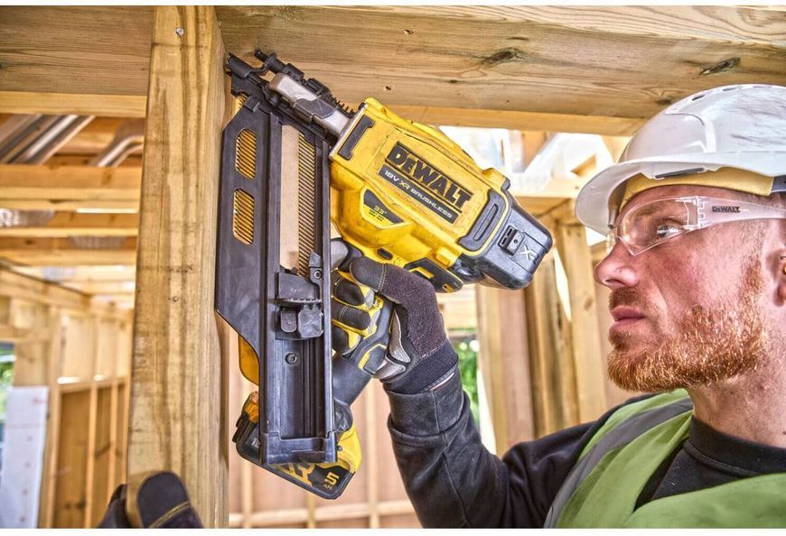 Пістолет цвяхозабивний акумуляторний безщітковий DeWALT DCN930P2 DCN930P2 фото