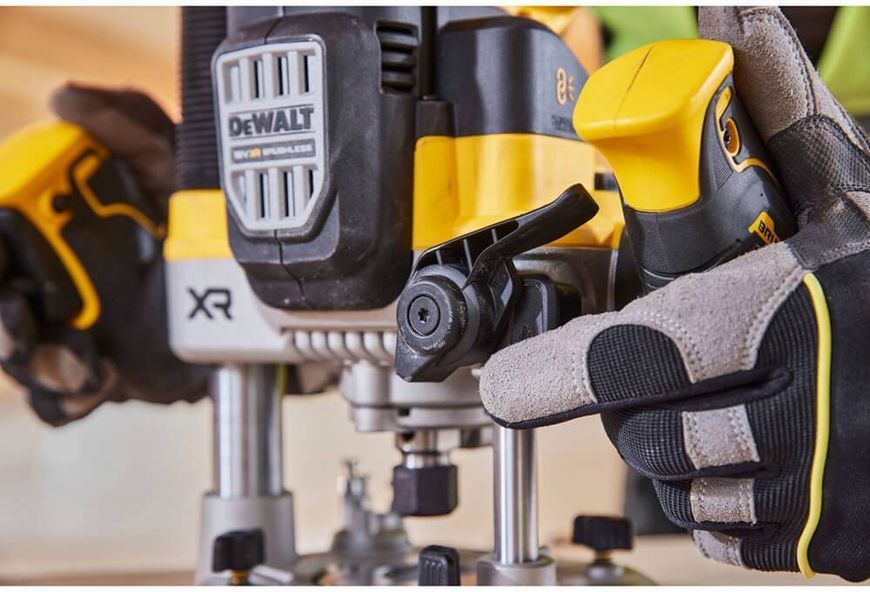 Фрезер аккумуляторный бесщеточный DeWALT DCW620NT DCW620NT фото