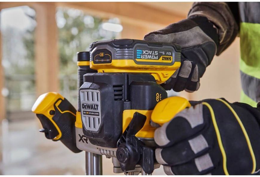 Фрезер аккумуляторный бесщеточный DeWALT DCW620NT DCW620NT фото