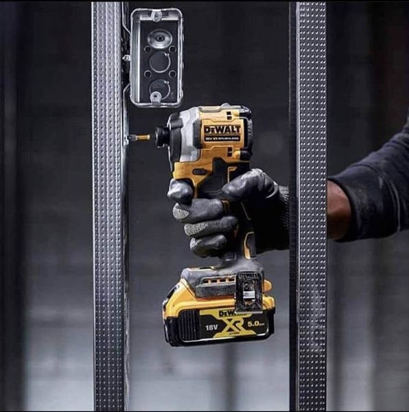 Шуруповерт ударный аккумуляторный бесщеточный DeWALT DCF850N DCF850N фото