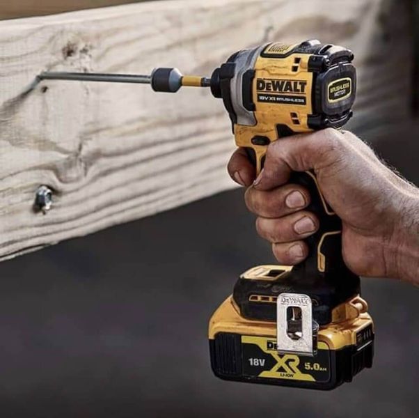 Шуруповерт ударный аккумуляторный бесщеточный DeWALT DCF850N DCF850N фото