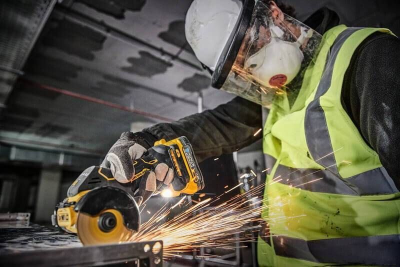 Пила дискова універсальна акумуляторна безщіткова DeWALT DCS438N DCS438N фото