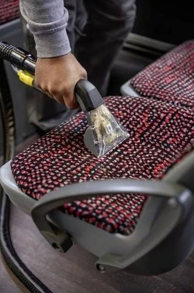 Пилосос Karcher Puzzi 8/1 (1.100-240.0) 1.100-240.0 фото