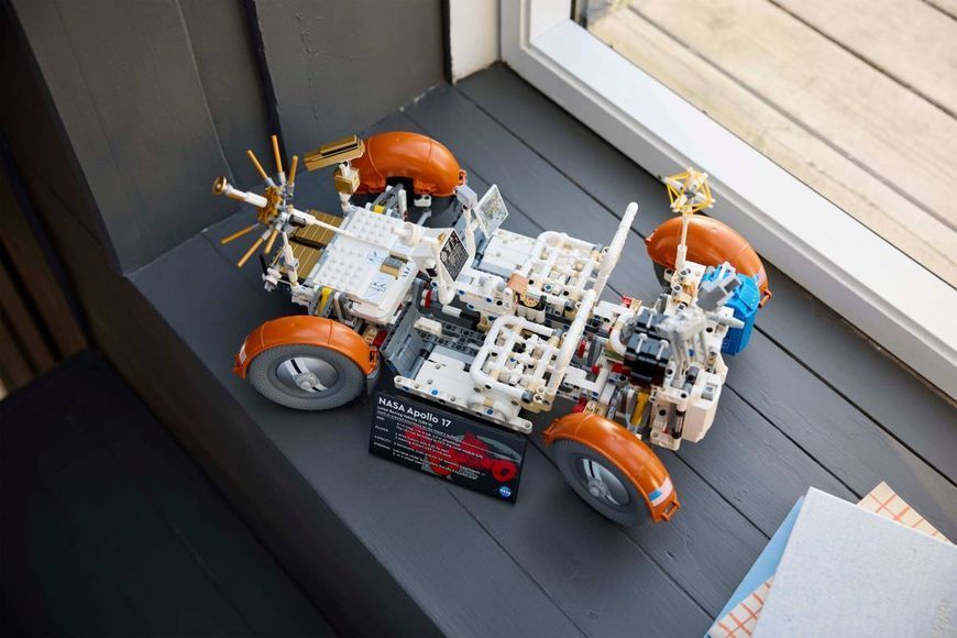 Конструктор LEGO Technic Місячний автомобіль NASA Apollo 42182 фото